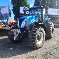 Tractor 4x4 con cabina marca New Holland modelo T7175 CON INCORPORADOR