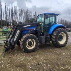 Tractor 4x4 con cabina marca New Holland modelo T6 110