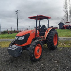Tractor 4x4 marca Kubota modelo M7040